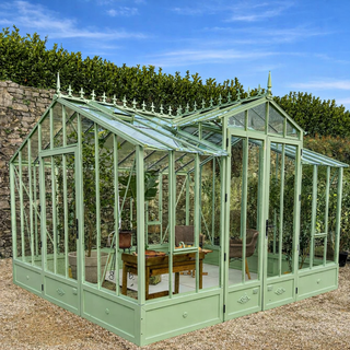 Classique mit Giebelspitze