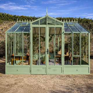 Classique mit Giebelspitze