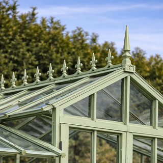 Classique mit Giebelspitze